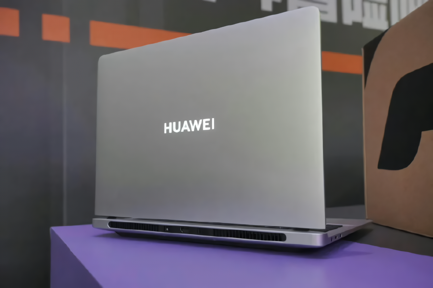 O primeiro laptop gamer da Huawei surgiu em uma foto