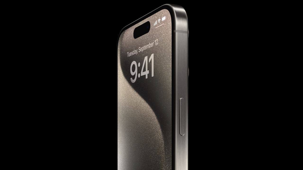 Novos mock-ups do iPhone 16 Pro Max vazaram online novamente, desta vez revelando uma misteriosa quarta cor