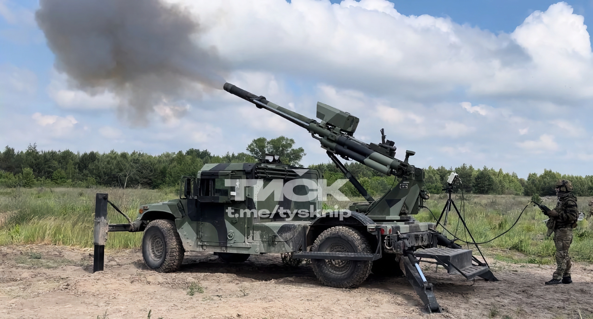 Ucrânia recebe obus experimental Hawkeye de 105 mm no chassi HMMWV M1152