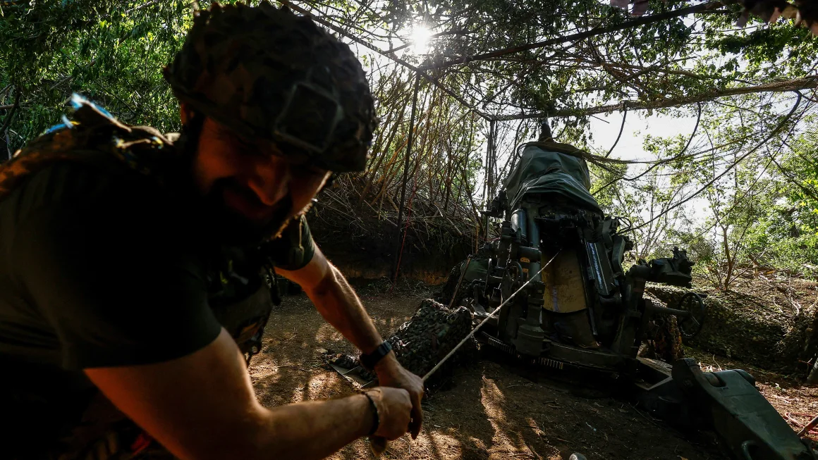 Os EUA planejam anunciar um grande pacote de ajuda militar à Ucrânia, mas as entregas serão adiadas