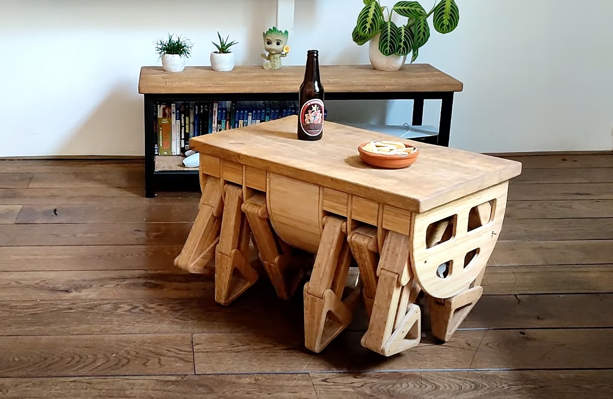 Carpentopod: uma mesa de centro que pode andar (sim, ela pode lhe trazer uma cerveja)